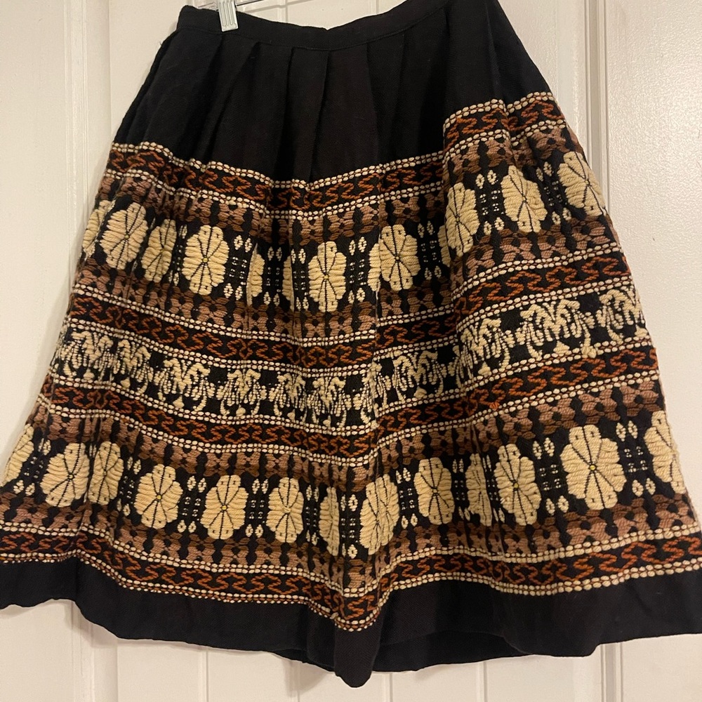 Beautiful patio skirt heavy material knit